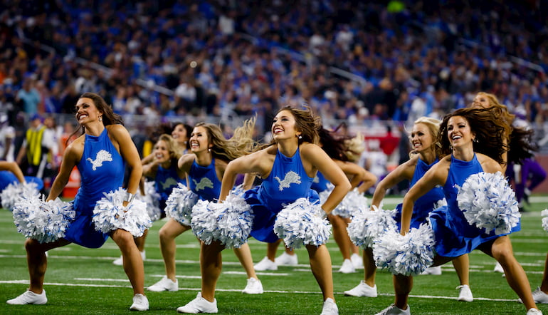 How Much Do NFL Cheerleaders Make?